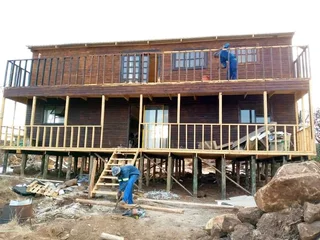 We specialise Wendy&#39;s houses Logo home