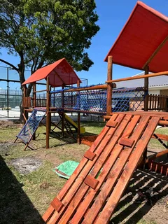 Jungle gym and Logo home Wendy&#39;s