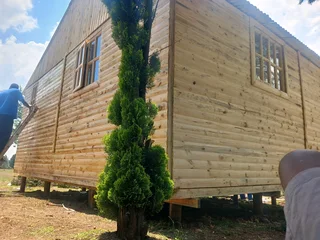 We specializing Wendy&#39;s houses Logo home