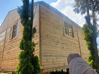 We specializing Wendy&#39;s houses Logo home