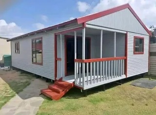 6xm9m 2 bedroom kitchen longer bathroom R160,000