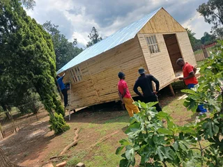 We do Wendy's houses Logo cabin