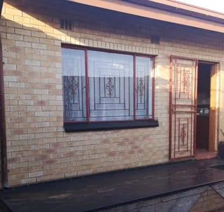 2 Rooms to Rent – R2 350Call/WhatsApp: +27 63 899 0323