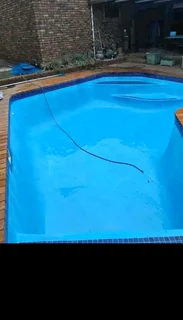 Swimming pool repairs and cleaning services