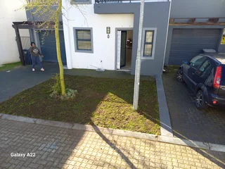 ROLL ON LAWN GRASS,BUFFALO,KIKUYU,LM BEREA,GULF GREEN,CYNODONE,SUPPLY AND INSTALLATION