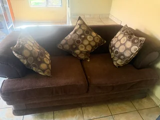2couches - Ad posted by Ulrike