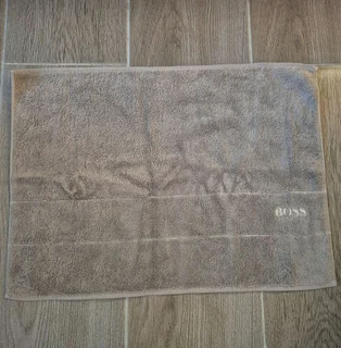 HUGO BOSS Luxury Light Grey Bath Mat Premium Cotton, Excellent Condition
