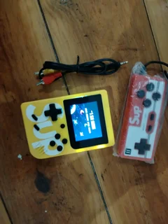 Retro Handheld Gaming Console (400-in-1) + Extra Controller – Yellow