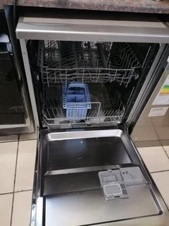 Silver hisense 14  place dishwasher