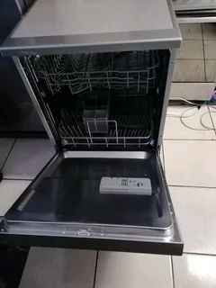 Silver hisense 14 place dishwasher