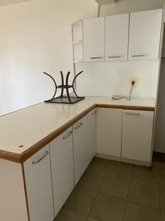 1.5 Bedroom flat in Victoria embankment R6500