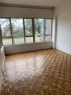 1.5 Bedroom flat in Victoria embankment R6500