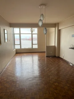 1.5 Bedroom flat in Victoria embankment R6500