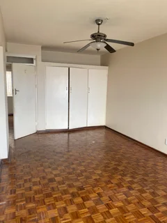 1.5 Bedroom flat in Victoria embankment R6500