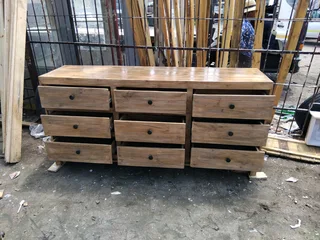 Chest of drawers