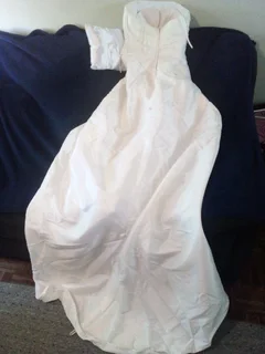 Wedding dress, size 32+ring cushion.