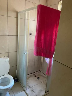  Spacious Bachelor Ensuite to Let – Malvern East, Germiston Close to St Patrick Church✨ Property