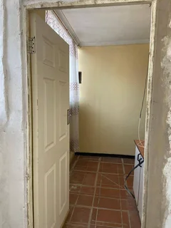  Spacious Bachelor Ensuite to Let – Malvern East, Germiston Close to St Patrick Church✨ Property