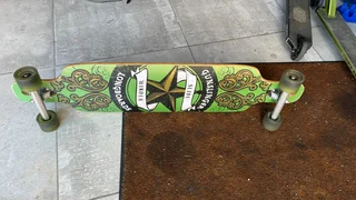 Gunsling longboard skateboard