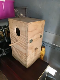 NEW BREEDING BOX FOR LARGE PARROTS