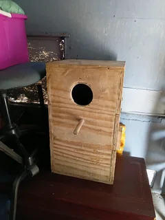 NEW BREEDING BOX FOR LARGE PARROTS