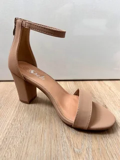 NEW Beige chunky heel ankle strap heels. Size 5 (US 6).
