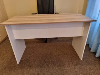 Office desk, in excellent conditions, purchased in 2023