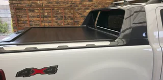 Ford Ranger Wildtrak Rear OEM Sports Bar &amp; 218 Securi-lid Roll-Top Cover