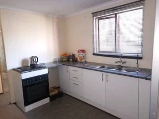 Spaces Room To Rent In A 3 Bedroom Separate Entrance For A Lady/ Woman.