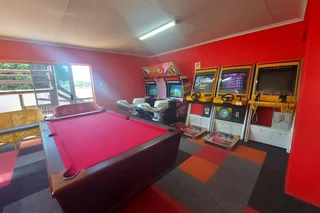 Bargain : 7 Nights for 8 People 19-26 Dec 25 &#64; Hermanus Beach Club, Western Cape