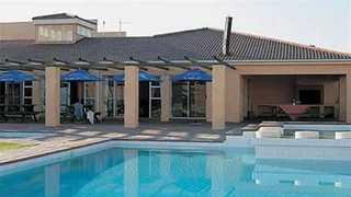 Grab a Bargain : 7 Nights / 8 People 26 Dec to 02 Jan 25 &#64; Hermanus Beach Club, W. Cape