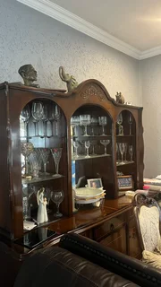 Elegant 8 Seater Dining Room Set