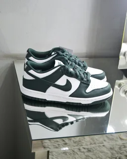 Snekaers - Ad posted by Cadzie Business