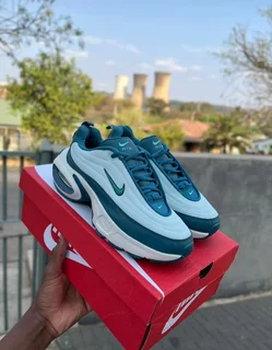 Snekaers - Ad posted by Cadzie Business