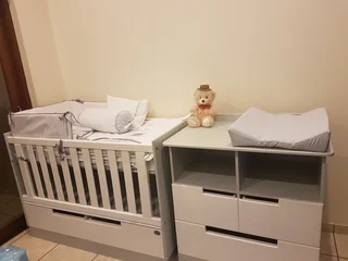 High-Quality Baby Cot &amp; Mattress Bundle &#43; Accessories: Excellent Condition