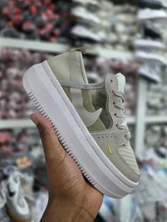 Ladies sneakers
