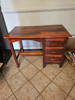 Desk - Ad posted by rolien