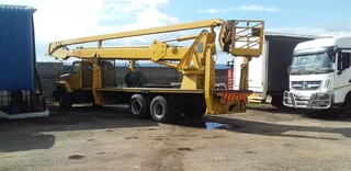 2007 INTERNATIONAL S LINER CHERRY PICKER