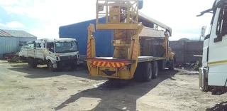 2007 INTERNATIONAL S LINER CHERRY PICKER