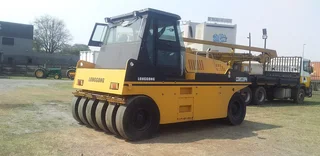 2014 LONGGONG 20TON  TYRED ROLLER