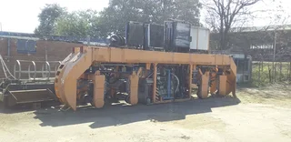 1999 40TON STRADDLE CRAWLER CRANE