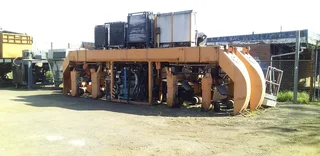 1999 40TON STRADDLE CRAWLER CRANE