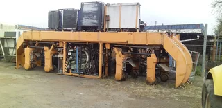 1999 40TON STRADDLE CRAWLER CRANE