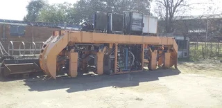 1999 40TON STRADDLE CRAWLER CRANE