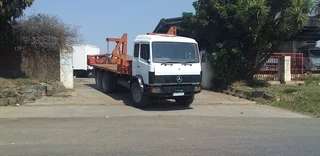 1992 MERCEDES BENZ ECONOLINER 16-23 CONTAINER LIFT CRANE