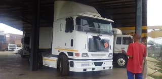 2005 INTERNATIONAL 9800I 6X4 T/T