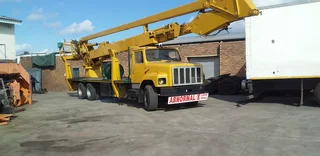 2007 INTERNATIONAL S LINER CHERRY PICKER