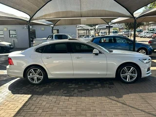 2017 Volvo S90 Sedan D4 Momentum