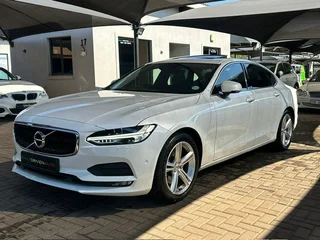 2017 Volvo S90 Sedan D4 Momentum