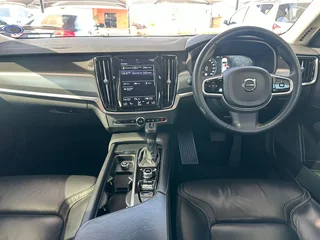 2017 Volvo S90 Sedan D4 Momentum
